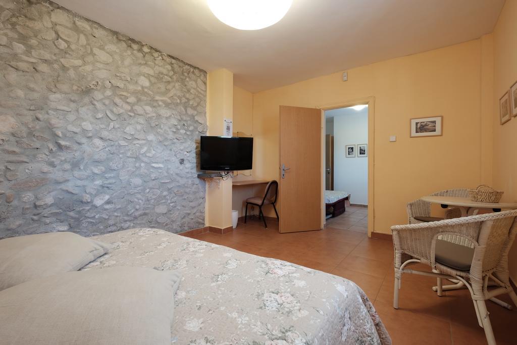 Gil'S Guest Rooms Neve Zohar Δωμάτιο φωτογραφία