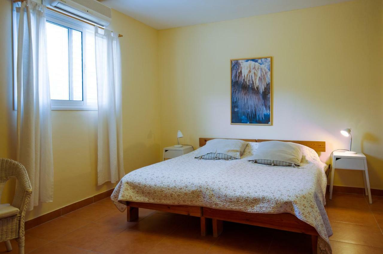 Gil'S Guest Rooms Neve Zohar Εξωτερικό φωτογραφία